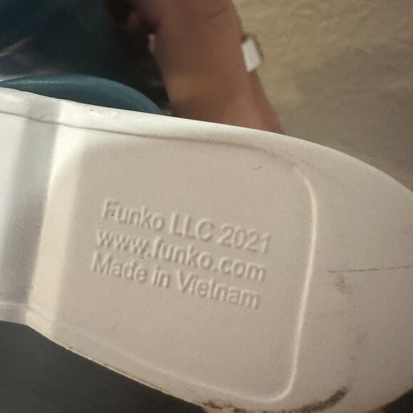 Funko Gold Outkast Andre3000 Miss Jackson 12 Inch Vinyl Figure - Picture 6 of 7